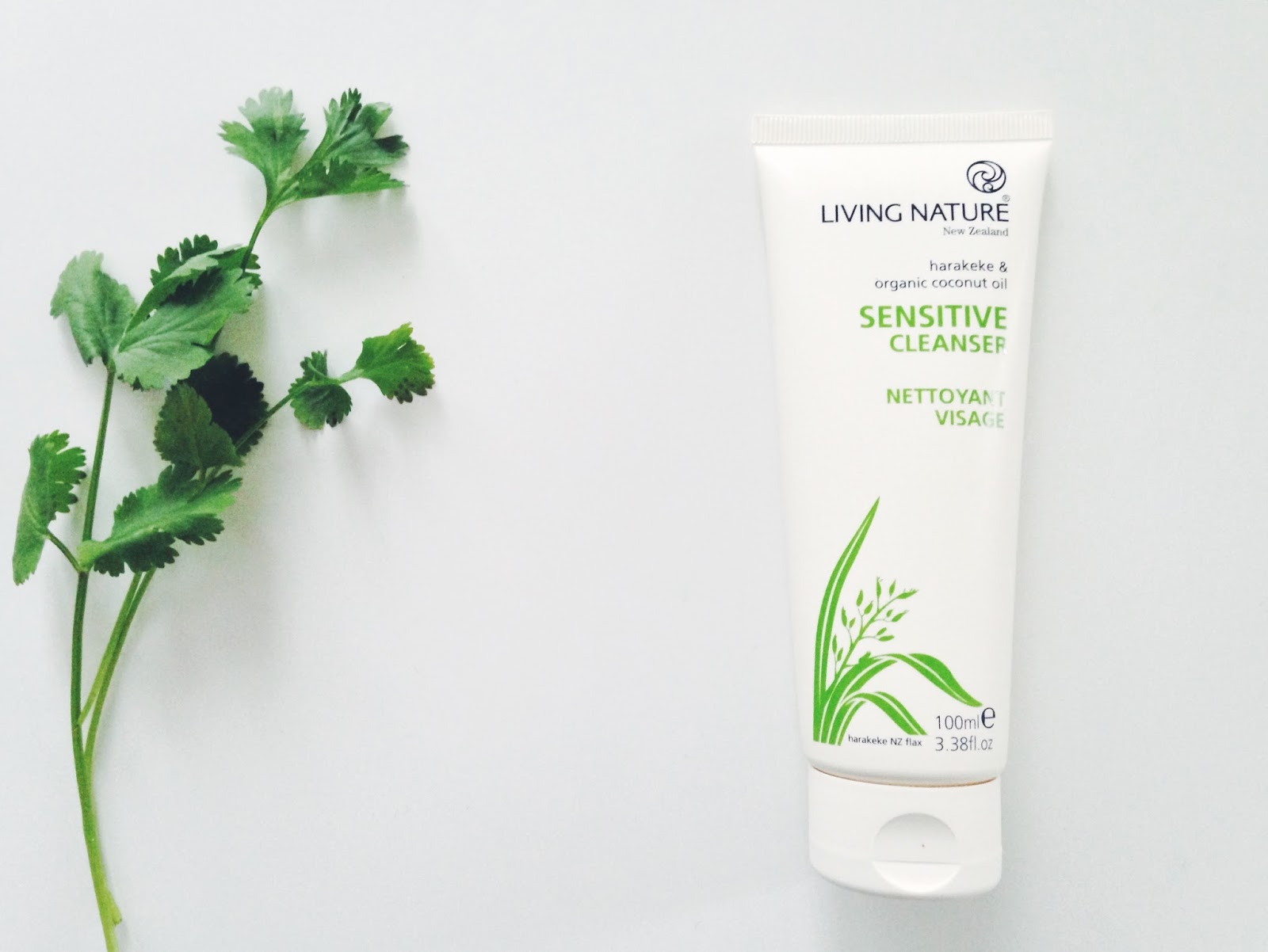 Sữa rửa mặt cho da nhạy cảm Living Nature Sensitive Cleanser 4