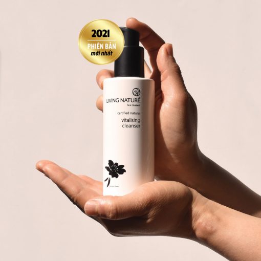 Sữa rửa mặt Living Nature Vitalising Cleanser 5