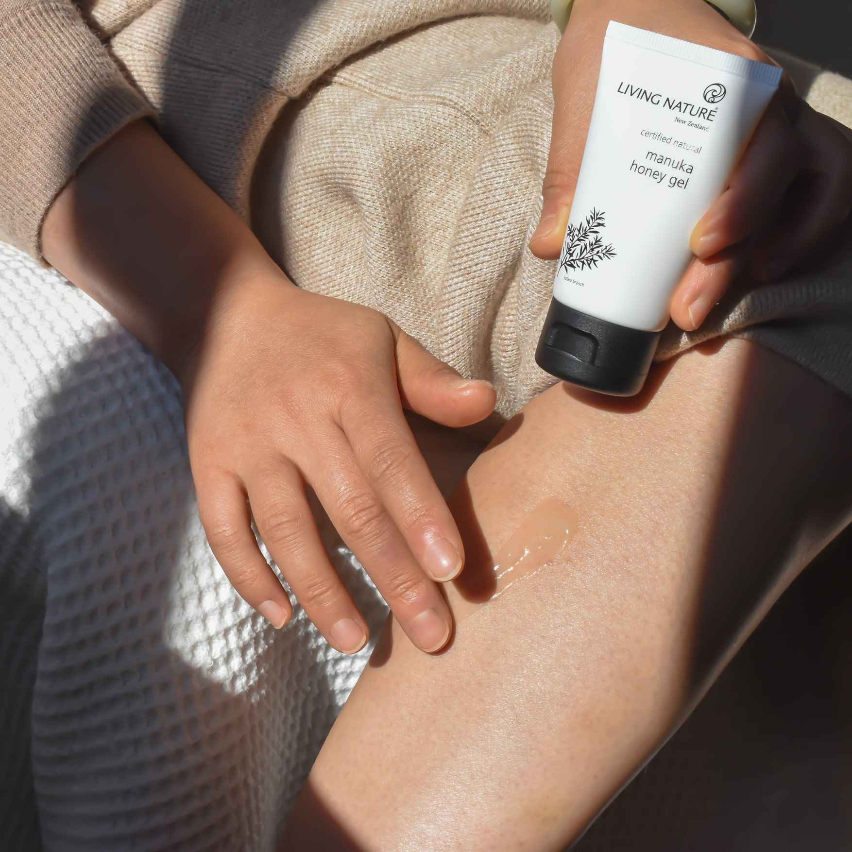 Không chỉ trị mụn, Living Nature Manuka Honey Gel còn mang nhiều lợi ích vượt trội3