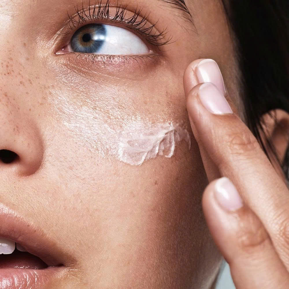 Quầng thâm không tự biến mất – trừ khi bạn dùng Kem dưỡng mắt DermEden Eye Contour 2